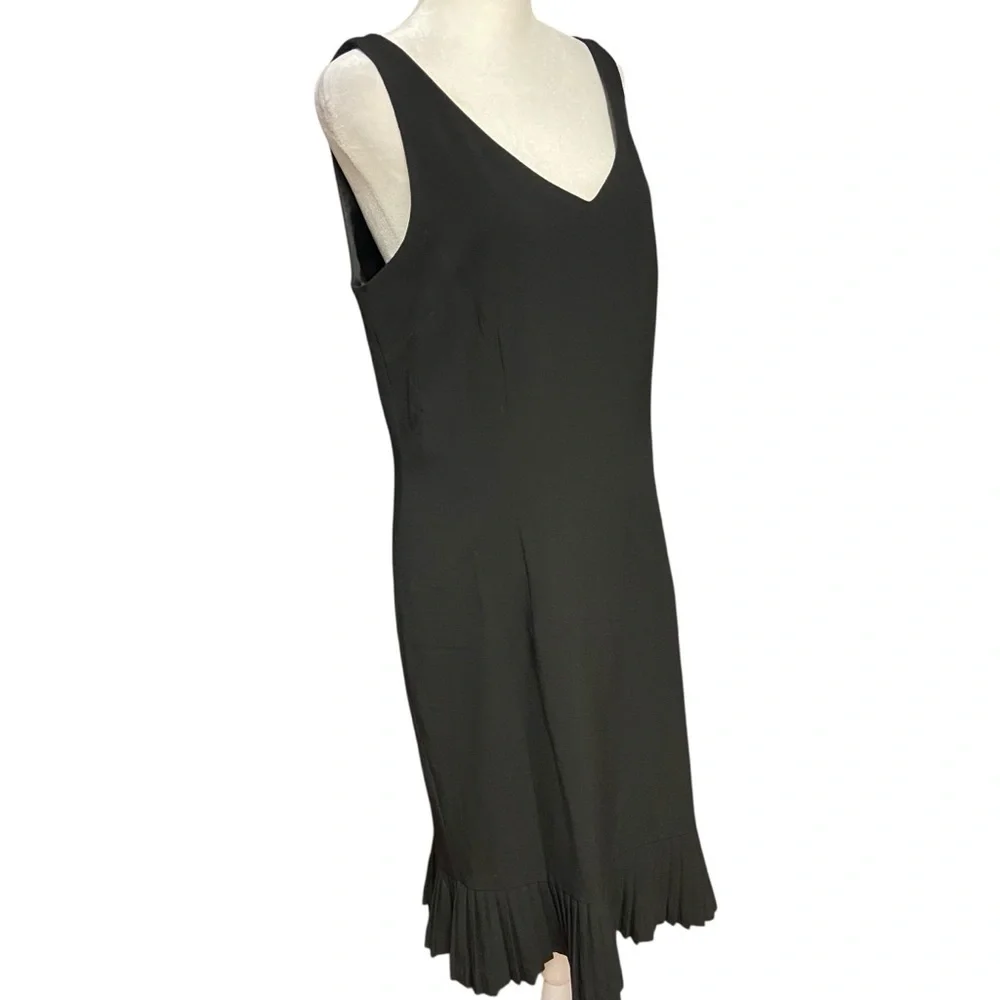 Bandolino Sleeveless Shift Dress Size 10 Black Bottom Ruffle Stretch LBD Classic - Picture 7 of 11